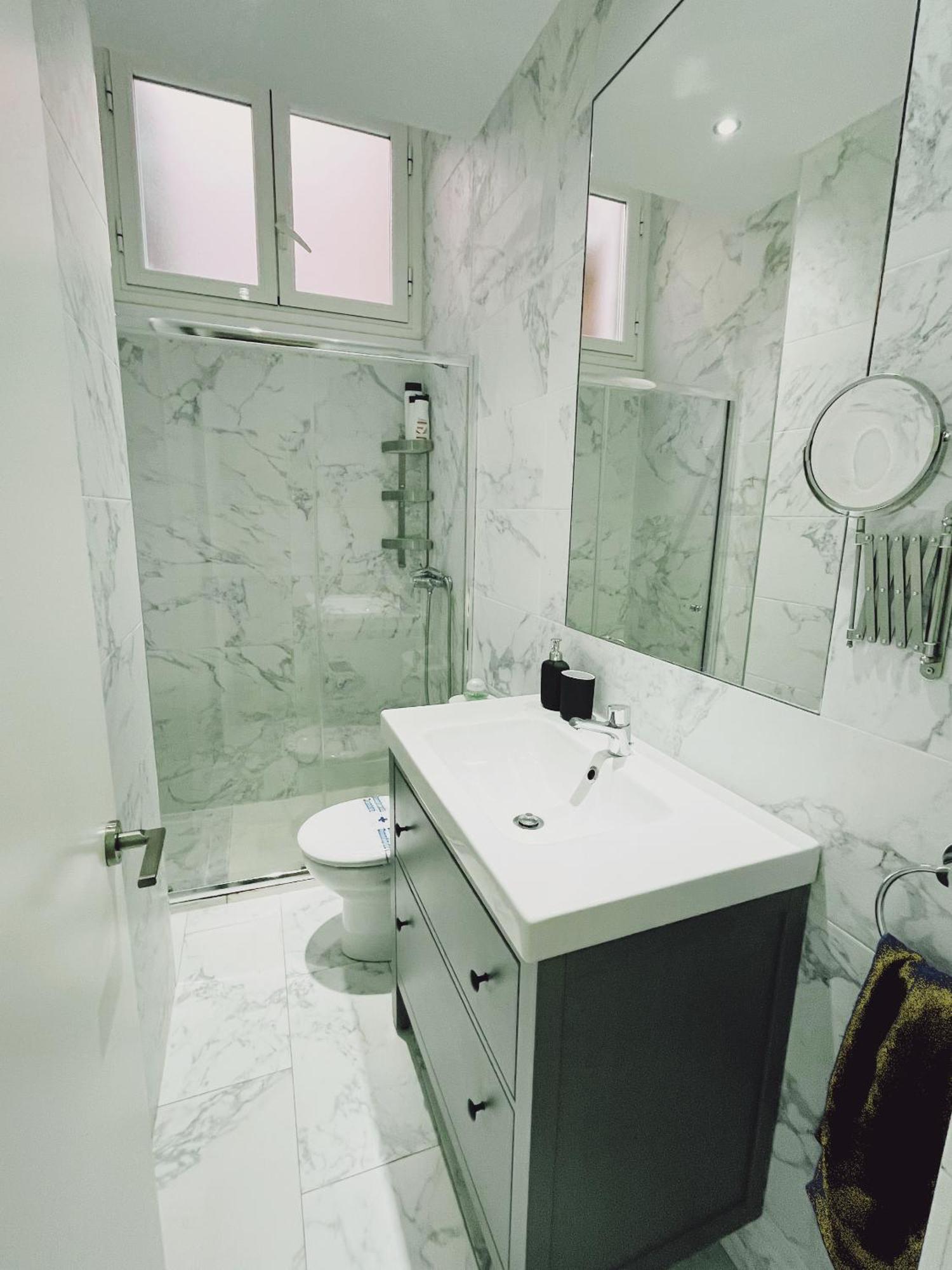 Dplace To Be - Amazing Apartments In Historic Center مدريد الغرفة الصورة