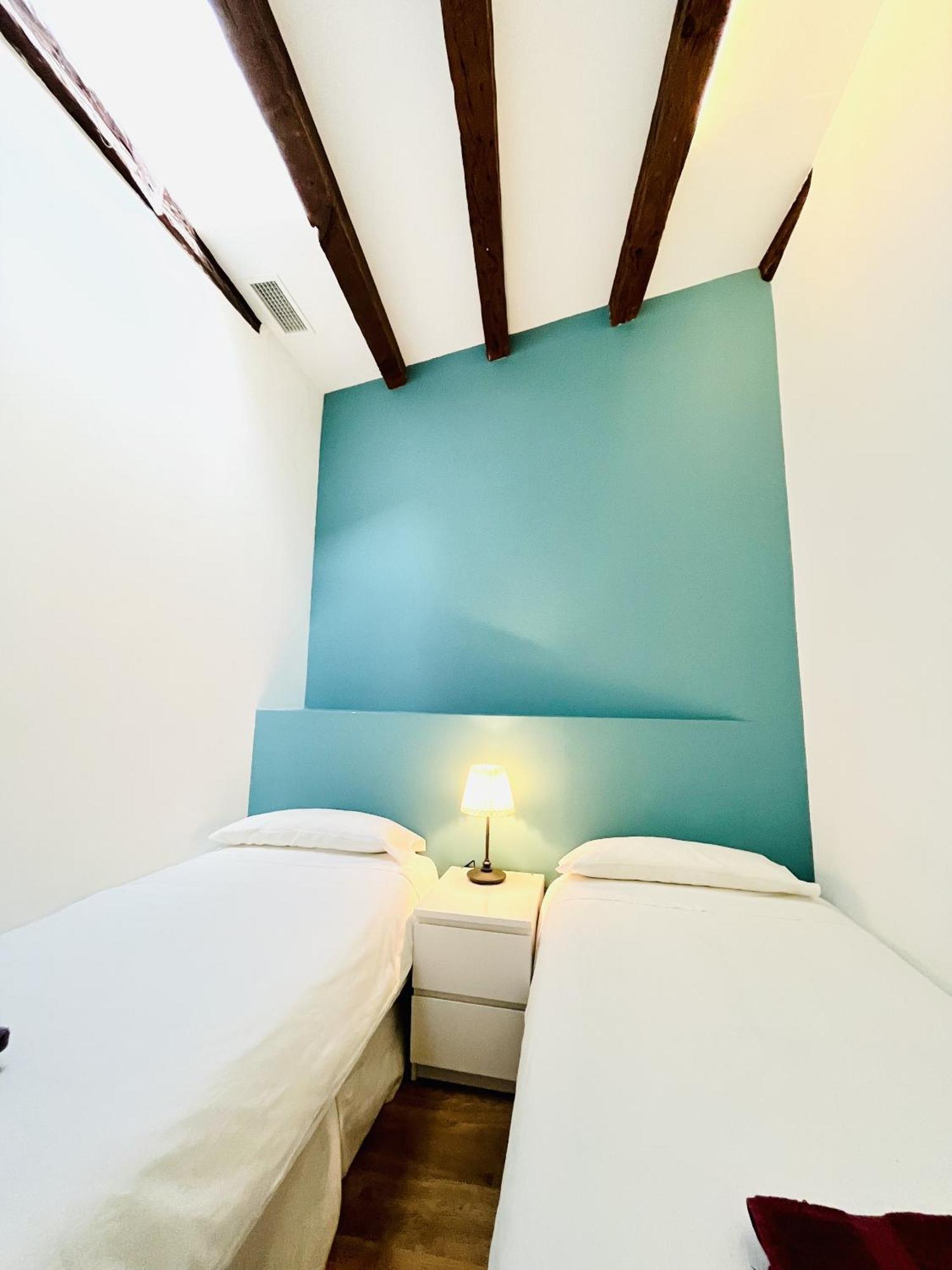Dplace To Be - Amazing Apartments In Historic Center مدريد الغرفة الصورة
