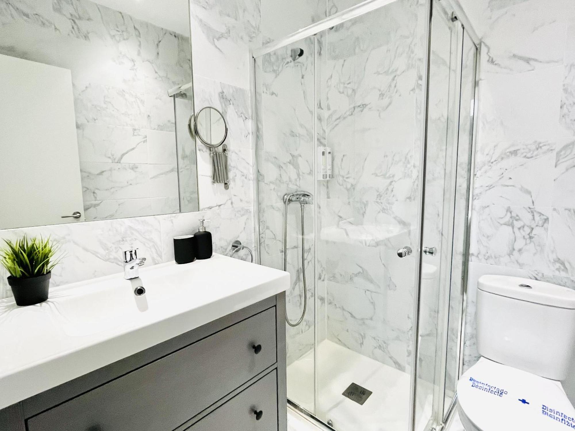 Dplace To Be - Amazing Apartments In Historic Center مدريد الغرفة الصورة